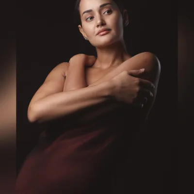 There is a quiet power in stillness. Arms folded, gaze turned away, a single figure holds the frame with a presence tha…